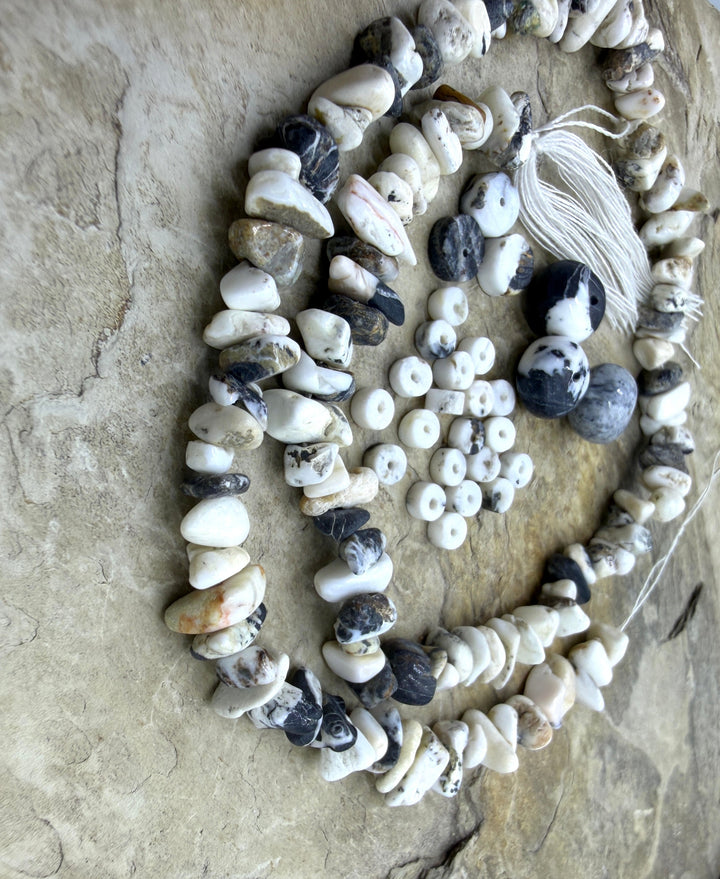 FRIDAY BARGAIN BUY LOT of Mixed White Buffalo Beads - White