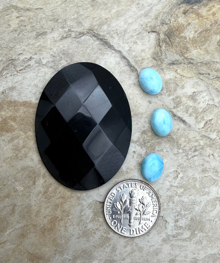 FRIDAY BARGAIN LOT of 4 Cabochons Black Onyx and Larimar