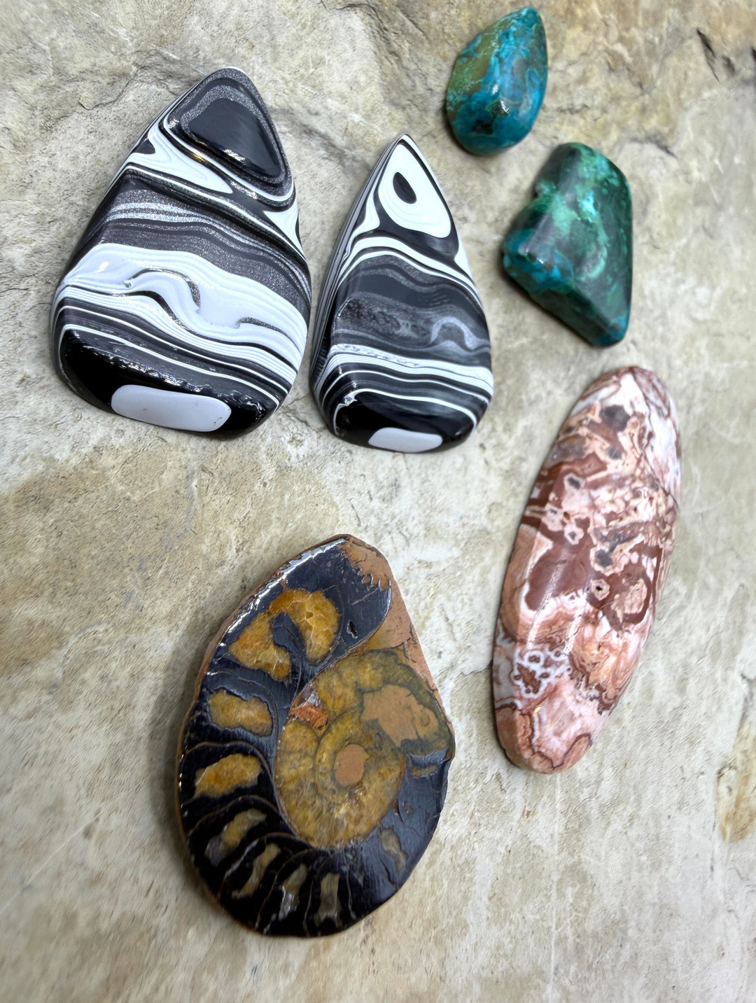 FRIDAY BARGAIN LOT of 6 Mixed Cabochons Malachite