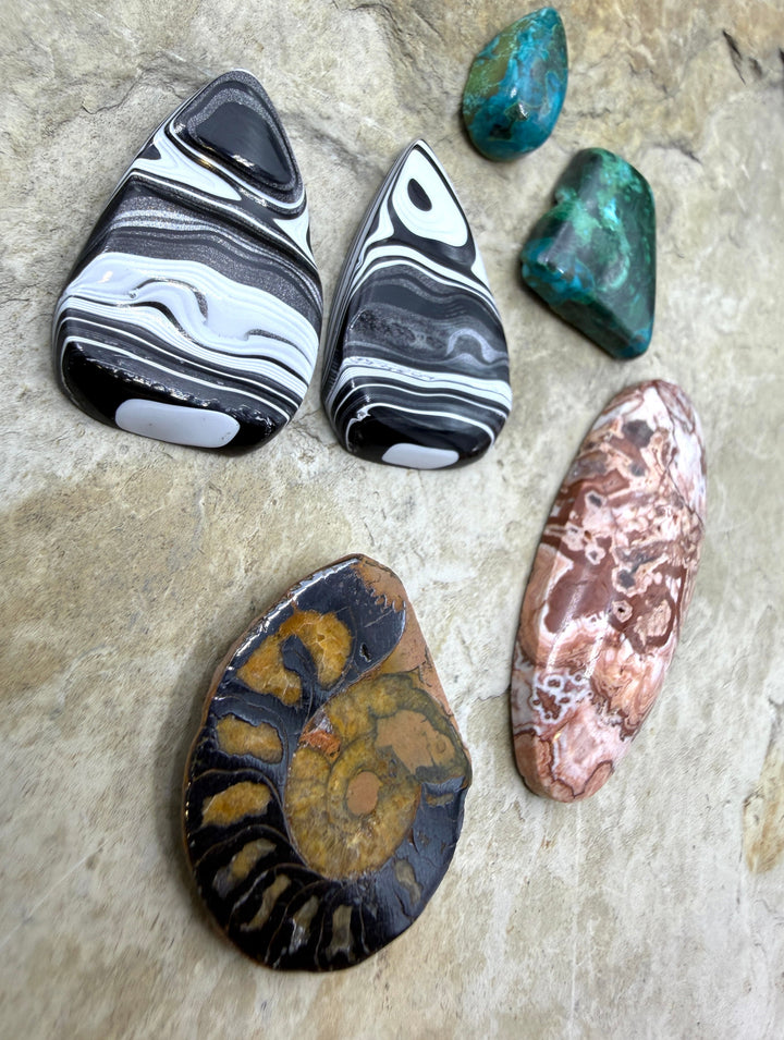 FRIDAY BARGAIN LOT of 6 Mixed Cabochons Malachite