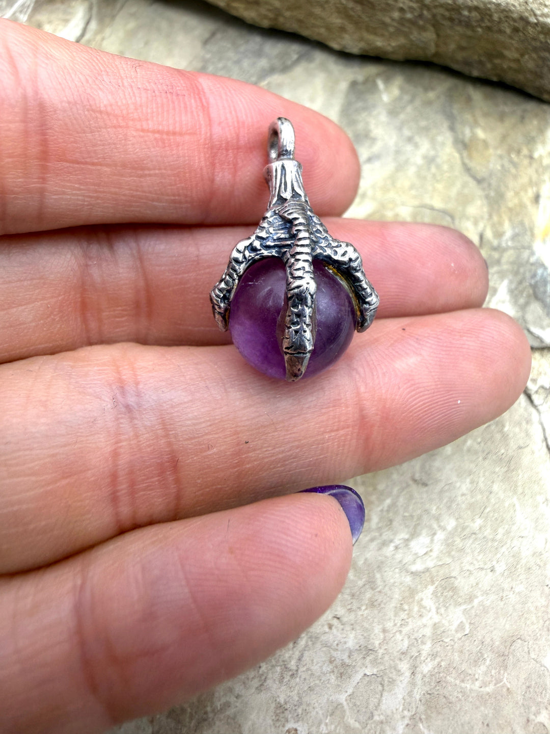 FRIDAY ESTATE FIND Sterling Silver Dragons Claw with 12mm