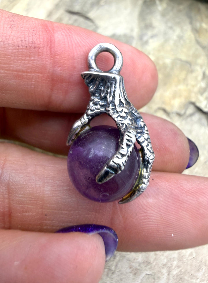 FRIDAY ESTATE FIND Sterling Silver Dragons Claw with 12mm