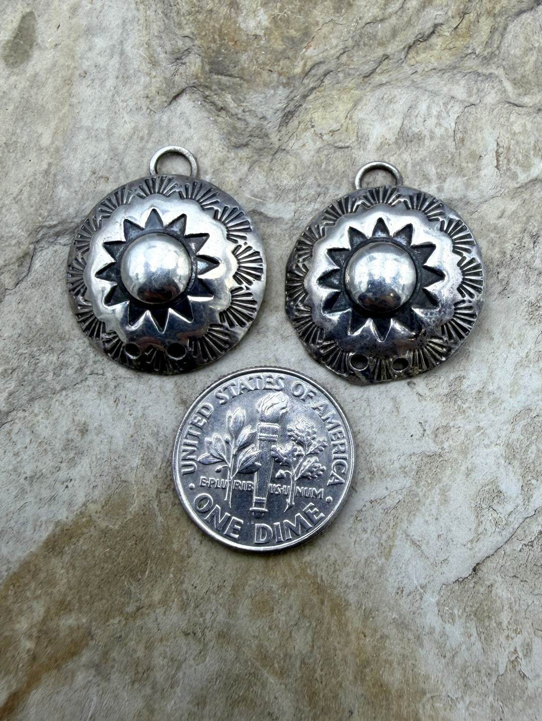 FRIDAY ESTATE FIND Sterling Silver Oxidized Earring