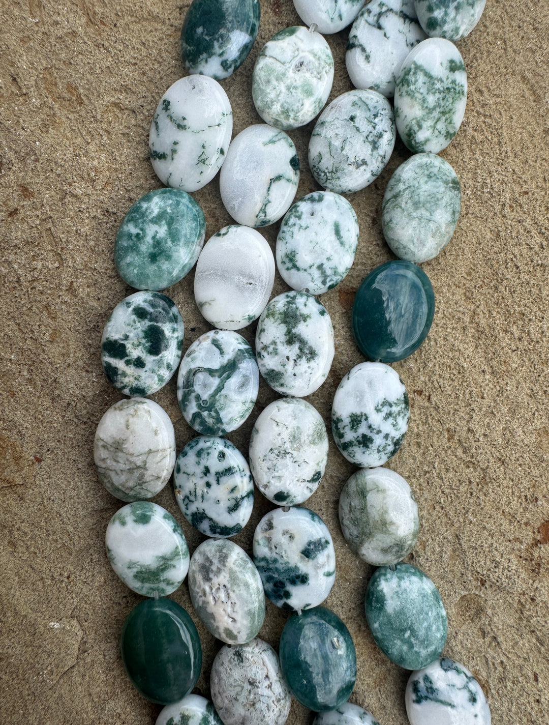 Green and White Dendritic Agate 13x17mm Oval Beads 16 inch