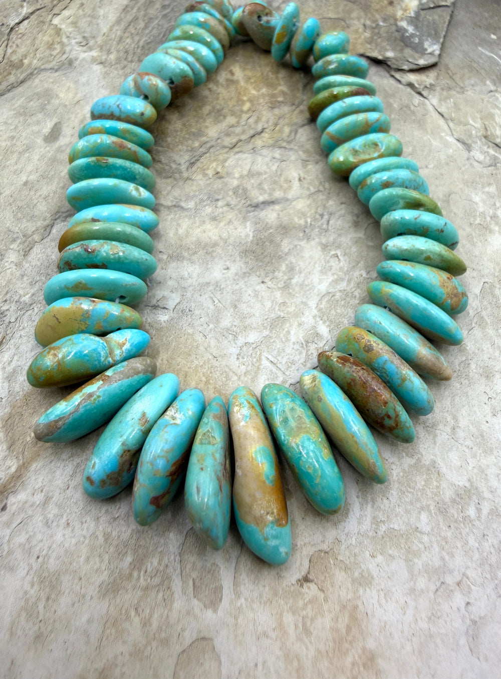 Kingman Turquoise (Arizona) Graduated Focal Strand