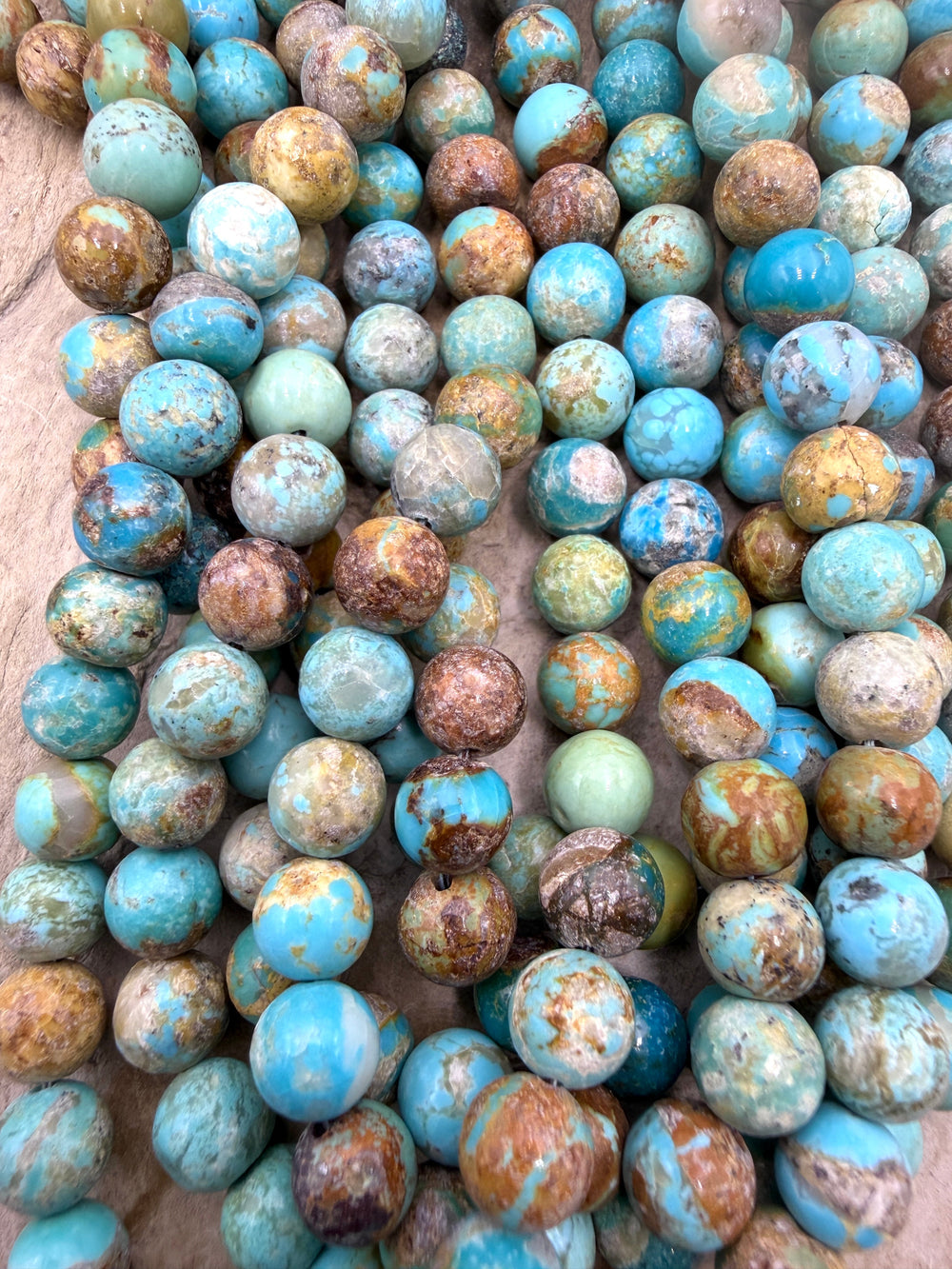 Kingman Turquoise (Arizona) Handcut Round Beads 9-10mm 16