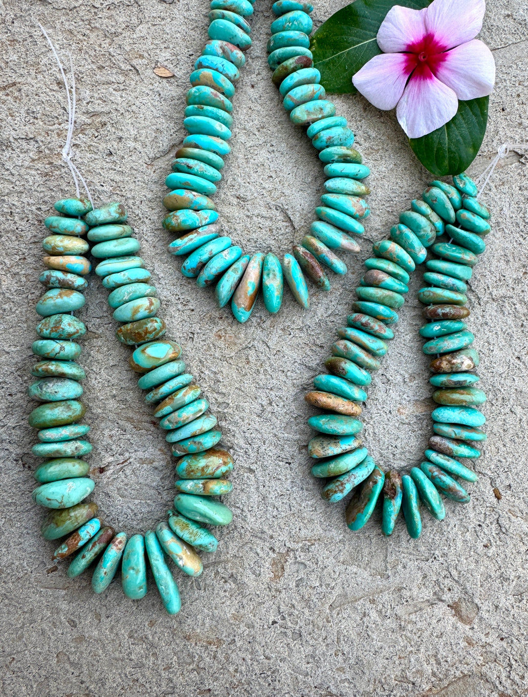 Kingman Turquoise (AZ) Graduated 10x15-12x25mm Long Nugget