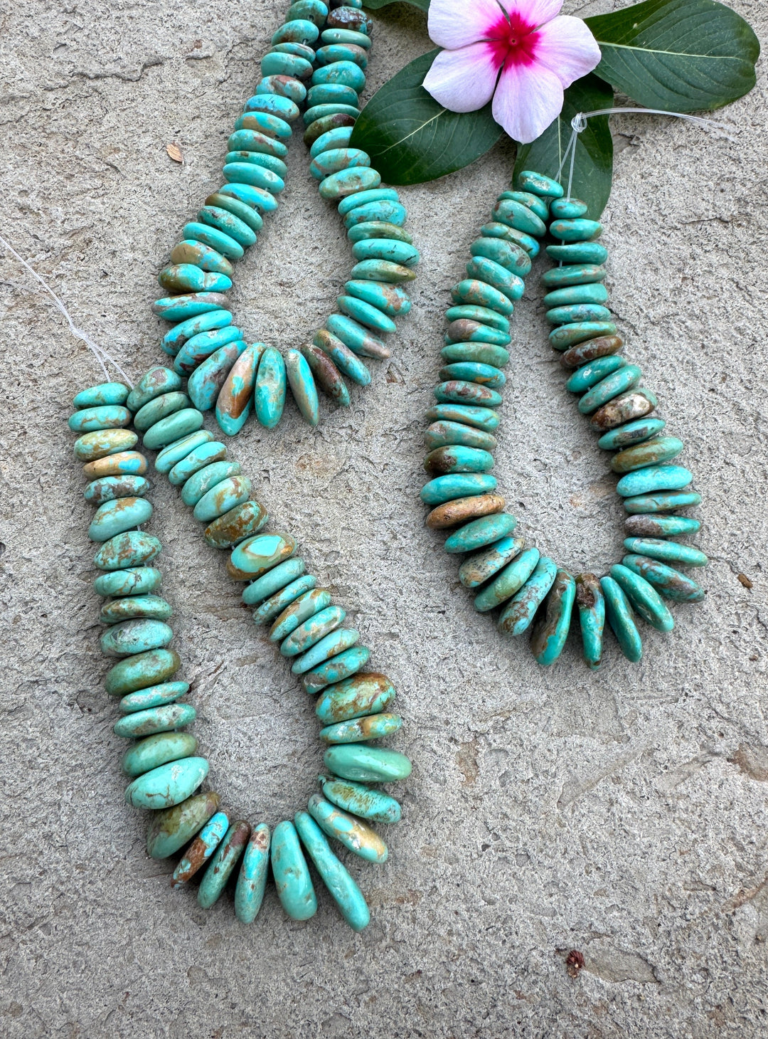 Kingman Turquoise (AZ) Graduated 10x15-12x25mm Long Nugget