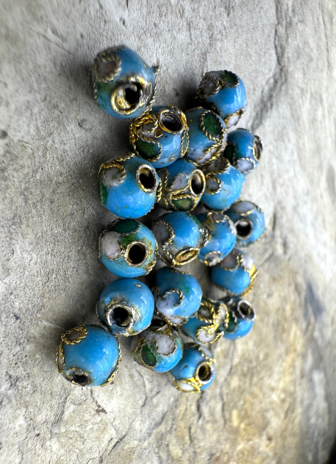 Lot of 20 Light Blue Enamel 5mm Round Beads - Findings