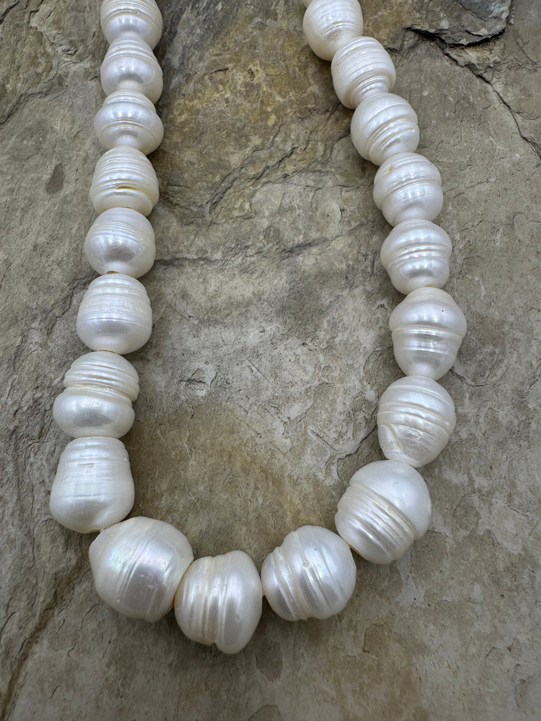 LOT of 7 BUttery White X-LARGE 12-14mm (Large Hole) Ringed