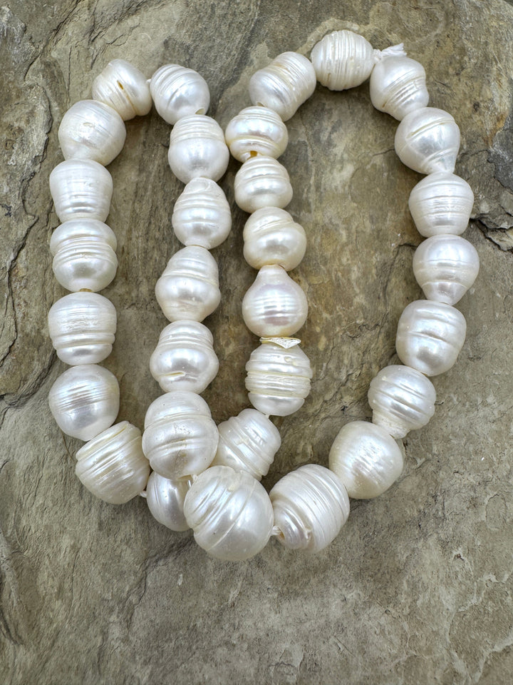 LOT of 7 BUttery White X-LARGE 12-14mm (Large Hole) Ringed