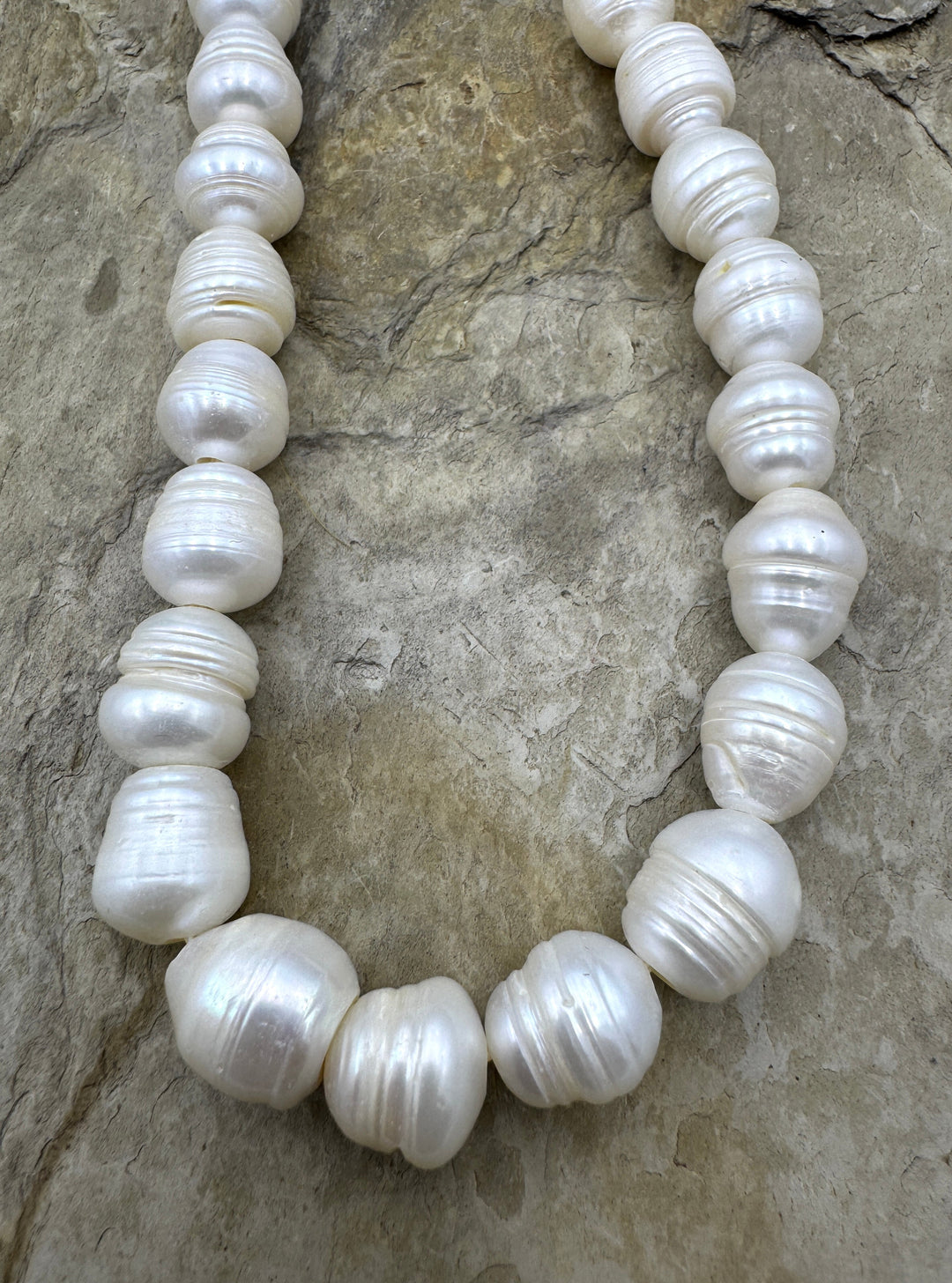 LOT of 7 BUttery White X-LARGE 12-14mm (Large Hole) Ringed