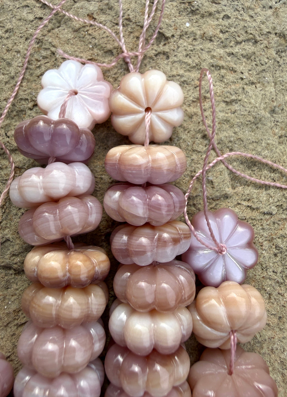 Pink Mother Of Pearl Flower Beads 14mm 15 Inch Strand