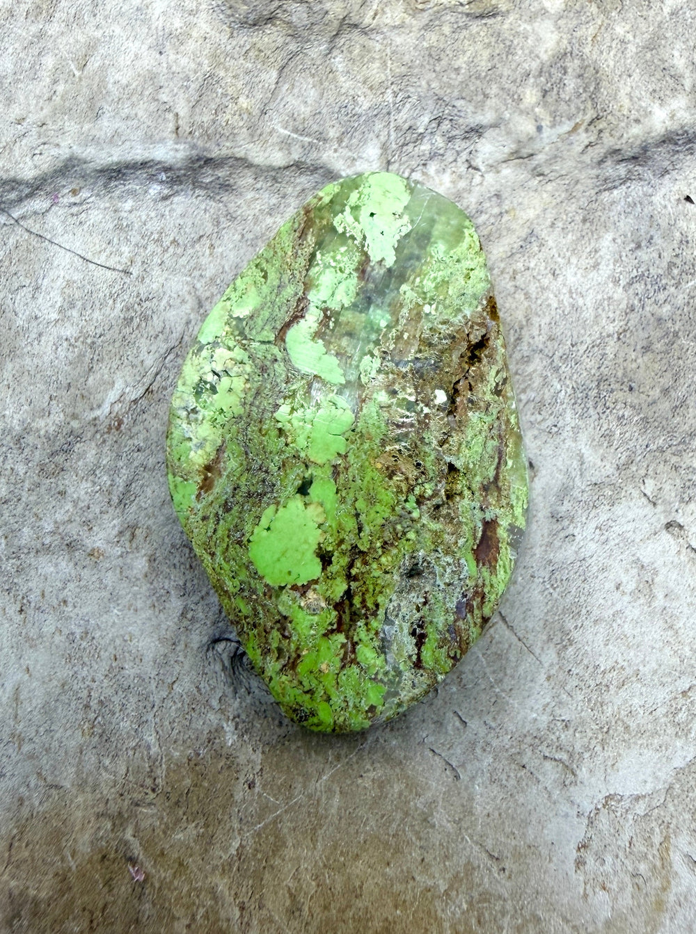 RARE Gaspeite (Canada) Freeform Cabochon 17x24mm - Gaspeite