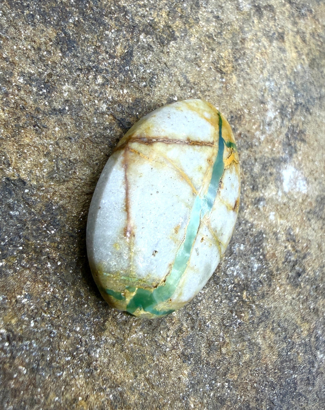 RARE Royston Ribbon Turquoise (NV) 18x25mm Oval Focal Bead