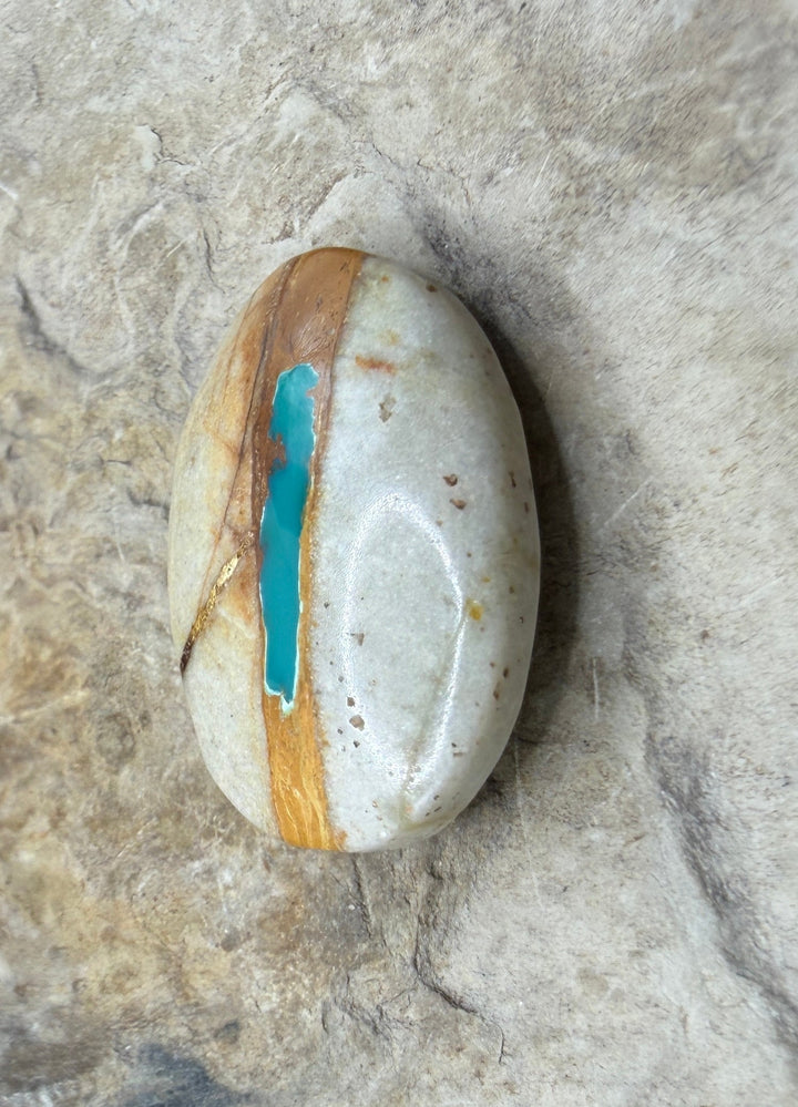 RARE Royston Ribbon Turquoise (NV) 22x30mm Oval Focal Bead
