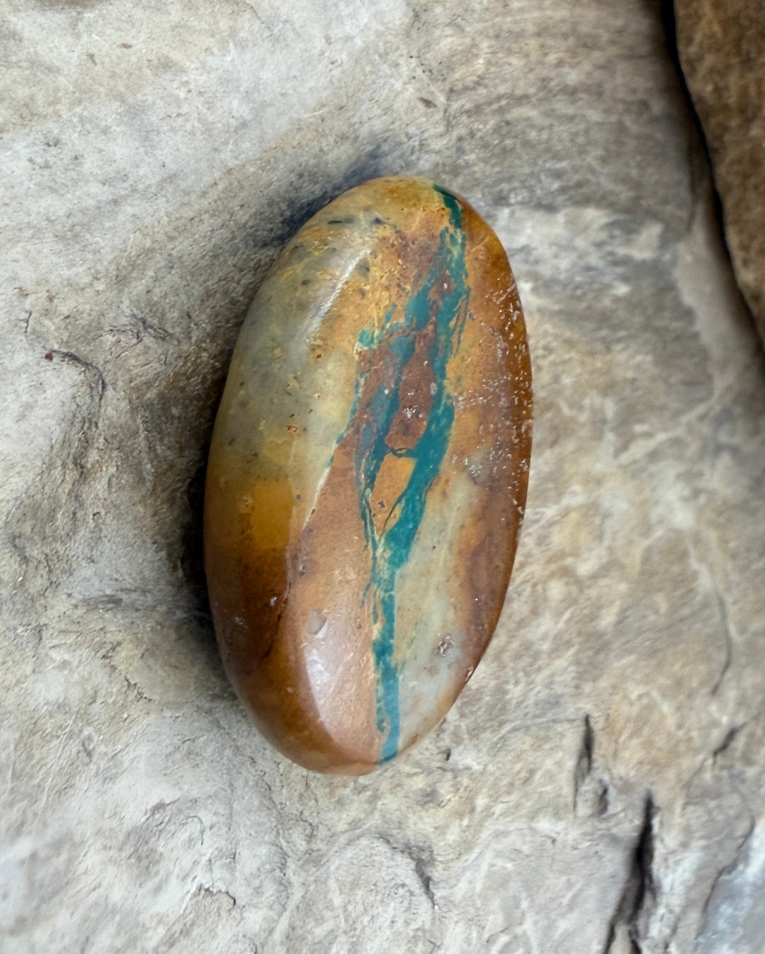 RARE Royston Ribbon Turquoise (NV) 24x32mm Oval Focal Bead