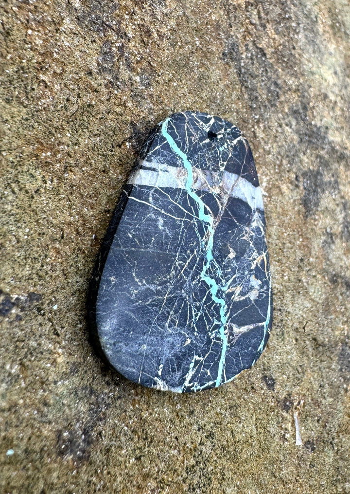 Sierra Nevada Ribbon Turquoise (Nevada) Focal Pendant Bead