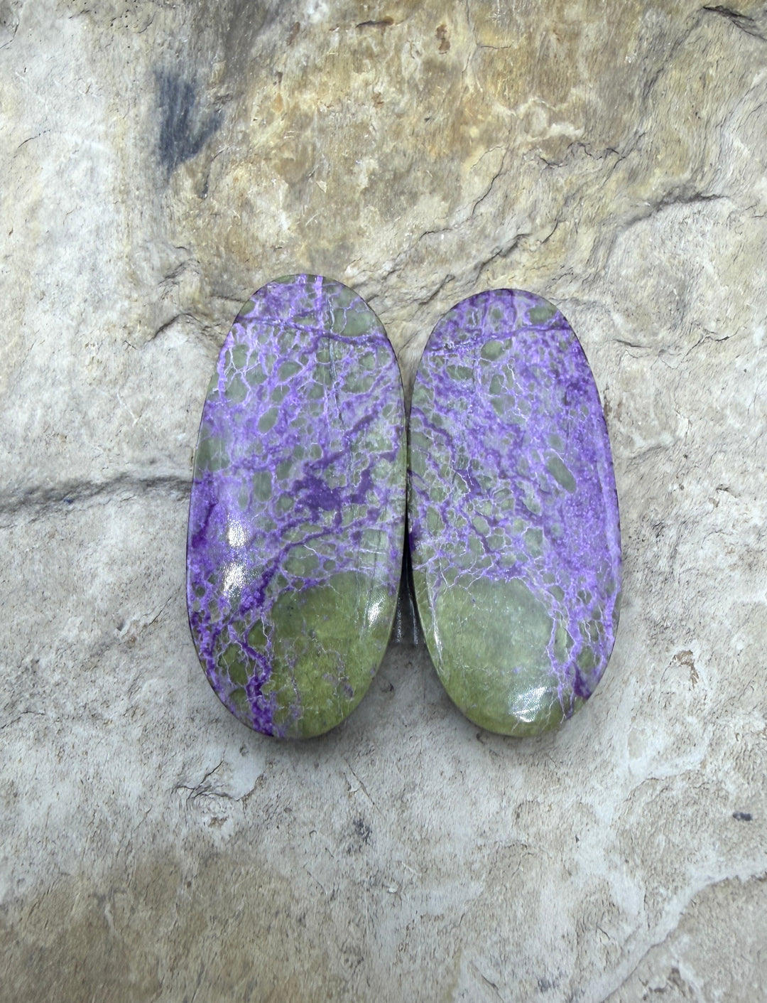 Stichite/Atlantisite (Australia) Teardorp Cabochon Matched